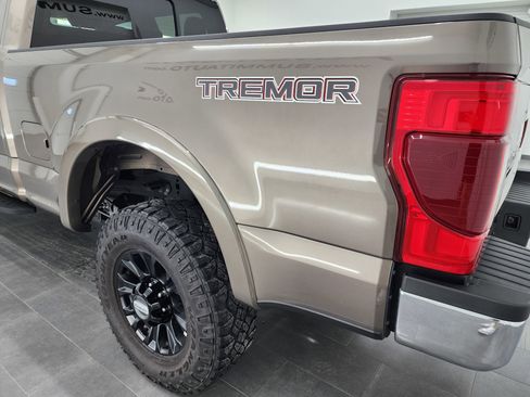 Used 2022 Ford F250 Lariat w/ Tremor Off-Road Package image 27