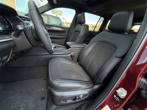 New 2025 Jeep Grand Cherokee Altitude image 19