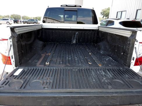 Used 2020 Nissan Titan SV w/ SV Convenience Package RWD image 16