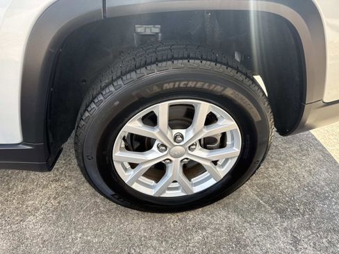 Used 2023 Jeep Grand Cherokee L Limited image 4