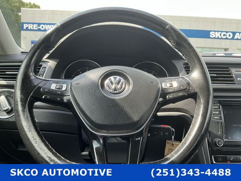 Used 2018 Volkswagen Passat 2.0T R-Line FWD image 18