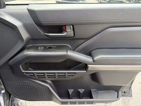 Used 2025 Toyota 4Runner SR5 AWD/4WD image 25