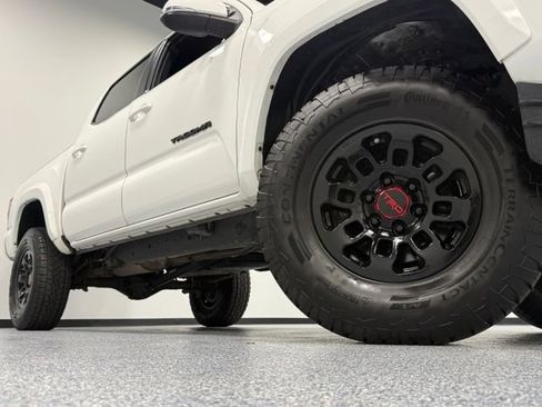 Used 2022 Toyota Tacoma TRD Sport w/ Technology Package AWD/4WD image 3