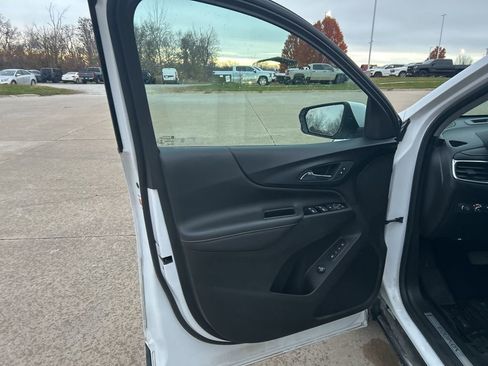 Used 2022 Chevrolet Equinox Premier image 12