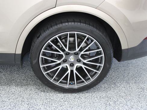 Used 2019 Porsche Cayenne AWD/4WD image 10