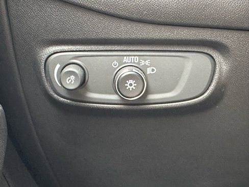 Used 2023 Chevrolet Equinox LT image 13