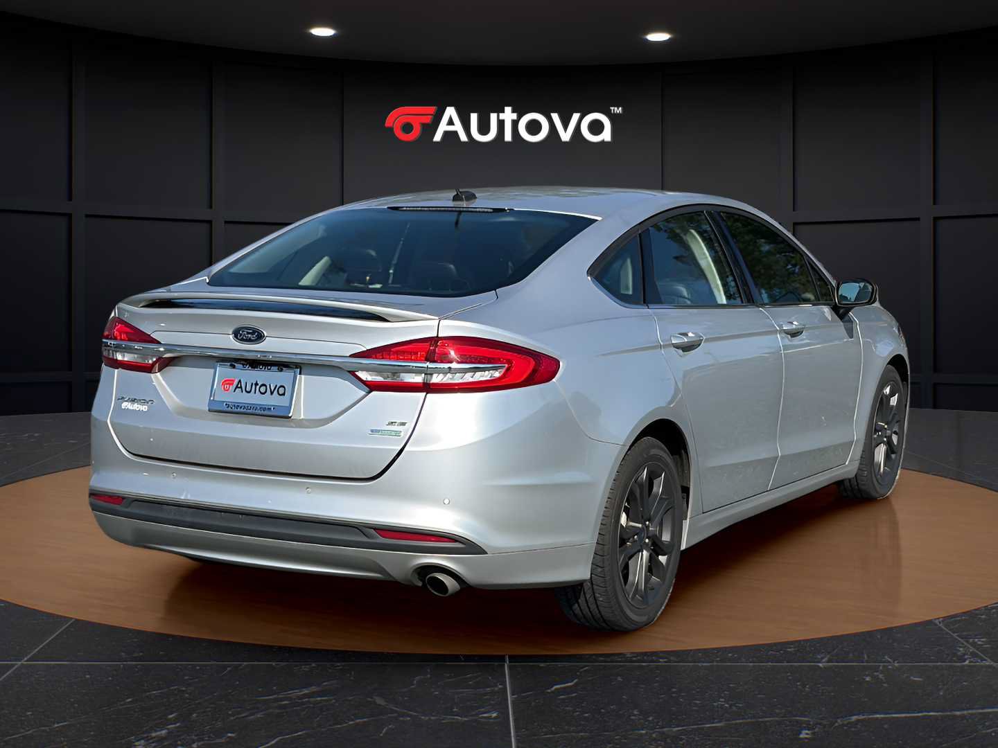 Used 2018 Ford Fusion SE w/ Equipment Group 201A FWD image 2