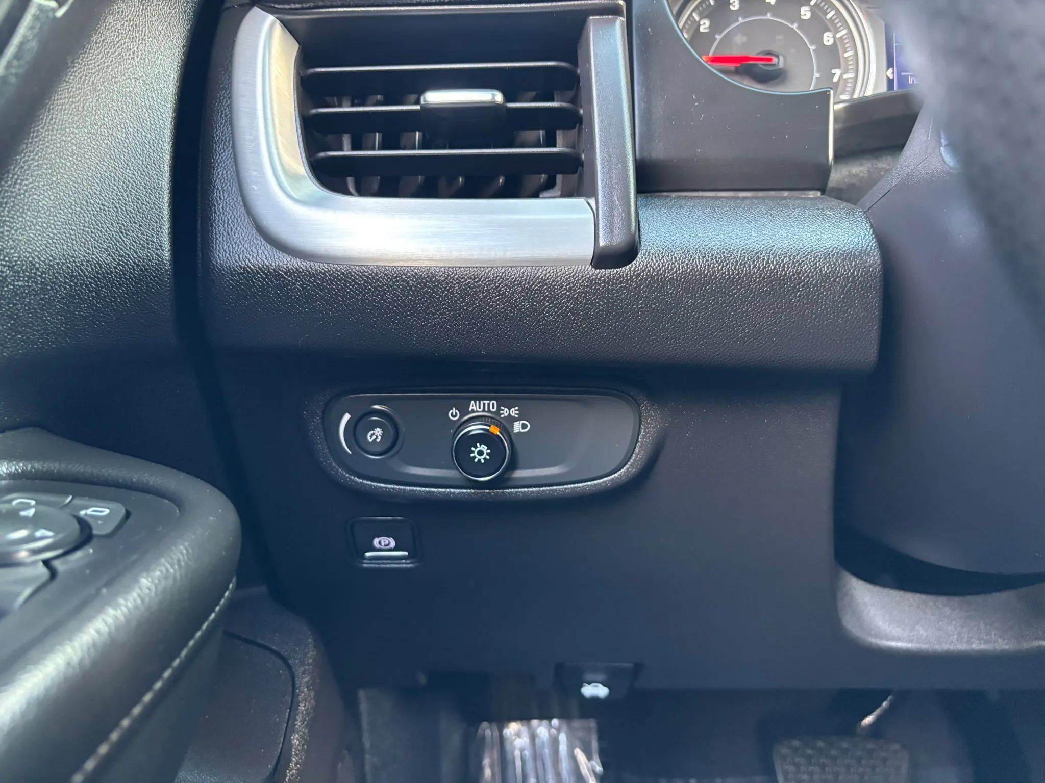 Used 2023 GMC Terrain SLE FWD image 19