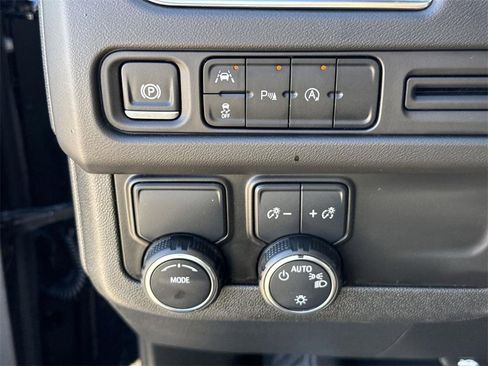 Used 2024 Chevrolet Suburban LT image 16