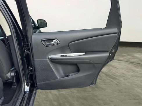 Used 2020 Dodge Journey SE w/ Blacktop Package image 17