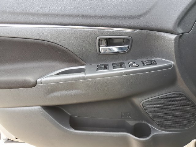 Used 2020 Mitsubishi Outlander Sport ES FWD image 17
