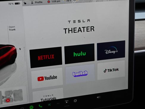 Used 2023 Tesla Model Y Performance image 33