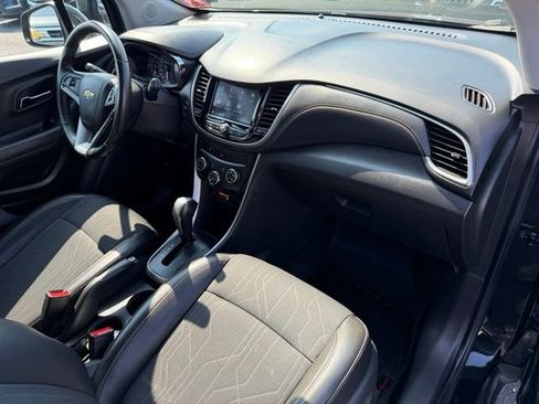 Used 2020 Chevrolet Trax LT w/ LT Convenience Package FWD image 13