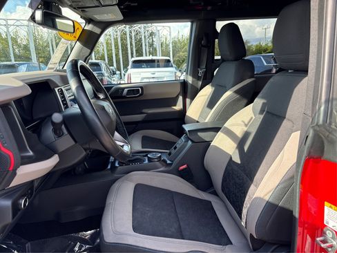 Used 2023 Ford Bronco Wildtrak image 9