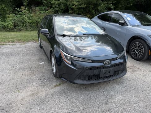 Used 2020 Toyota Corolla LE w/ LE Premium Package FWD image 2