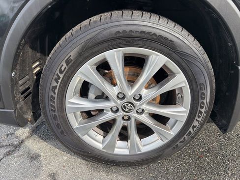 Used 2017 Toyota RAV4 Limited AWD/4WD image 40