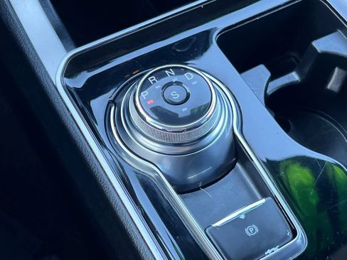 Used 2020 Ford Edge SEL image 23