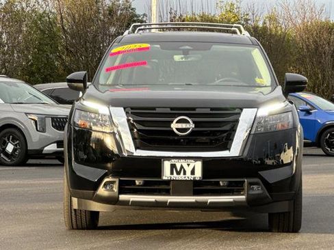 New 2025 Nissan Pathfinder Platinum w/ Cargo Package image 9