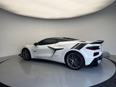 Used 2023 Chevrolet Corvette Z06 RWD image 3