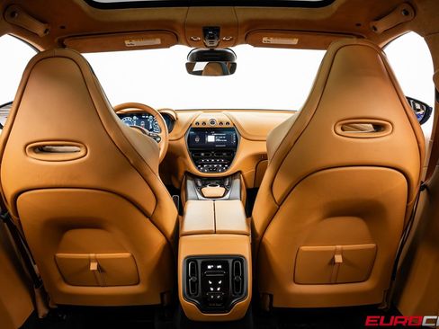 Used 2022 Aston Martin DBX image 24