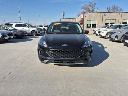 Used 2022 Ford Escape SE image 3