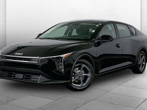 Used 2025 Kia K4 FWD image 12