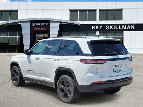 Used 2023 Jeep Grand Cherokee Altitude RWD image 4
