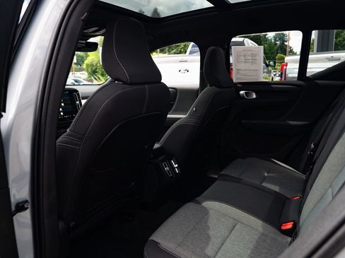 Used 2024 Volvo XC40 B5 Core AWD/4WD image 26