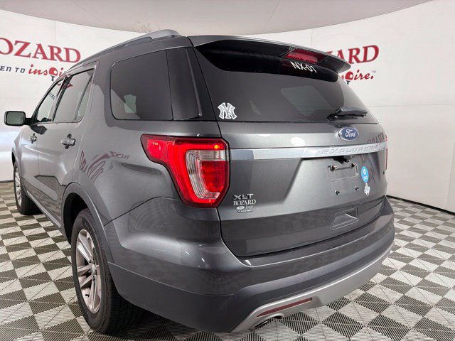 Used 2017 Ford Explorer XLT w/ Equipment Group 202A FWD image 9