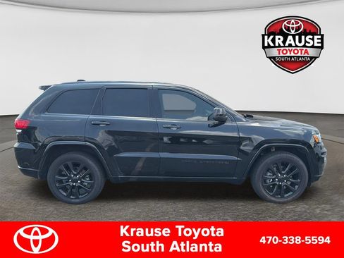 Used 2022 Jeep Grand Cherokee Laredo X RWD image 8