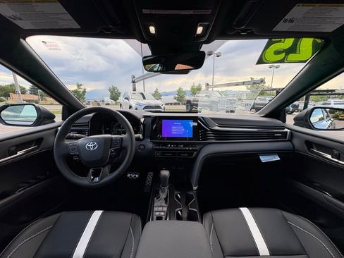 Used 2025 Toyota Camry SE image 16