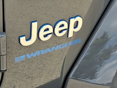 Used 2023 Jeep Wrangler Unlimited Sahara w/ Cold Weather Group AWD/4WD image 28
