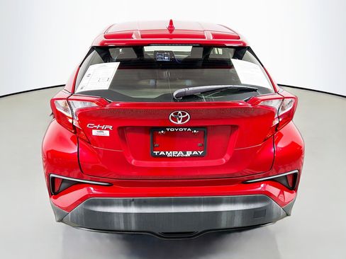 Used 2020 Toyota C-HR XLE image 6