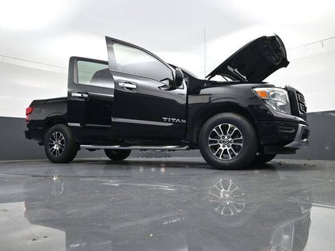 Used 2021 Nissan Titan SV w/ SV Convenience Package image 39