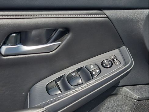 Used 2025 Nissan Sentra SV w/ All-Weather Package FWD image 12