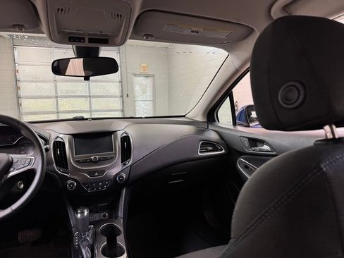 Used 2017 Chevrolet Cruze LT FWD image 25