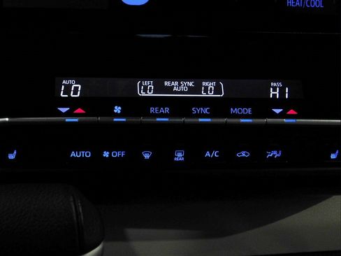 Used 2021 Toyota Sienna XLE image 44