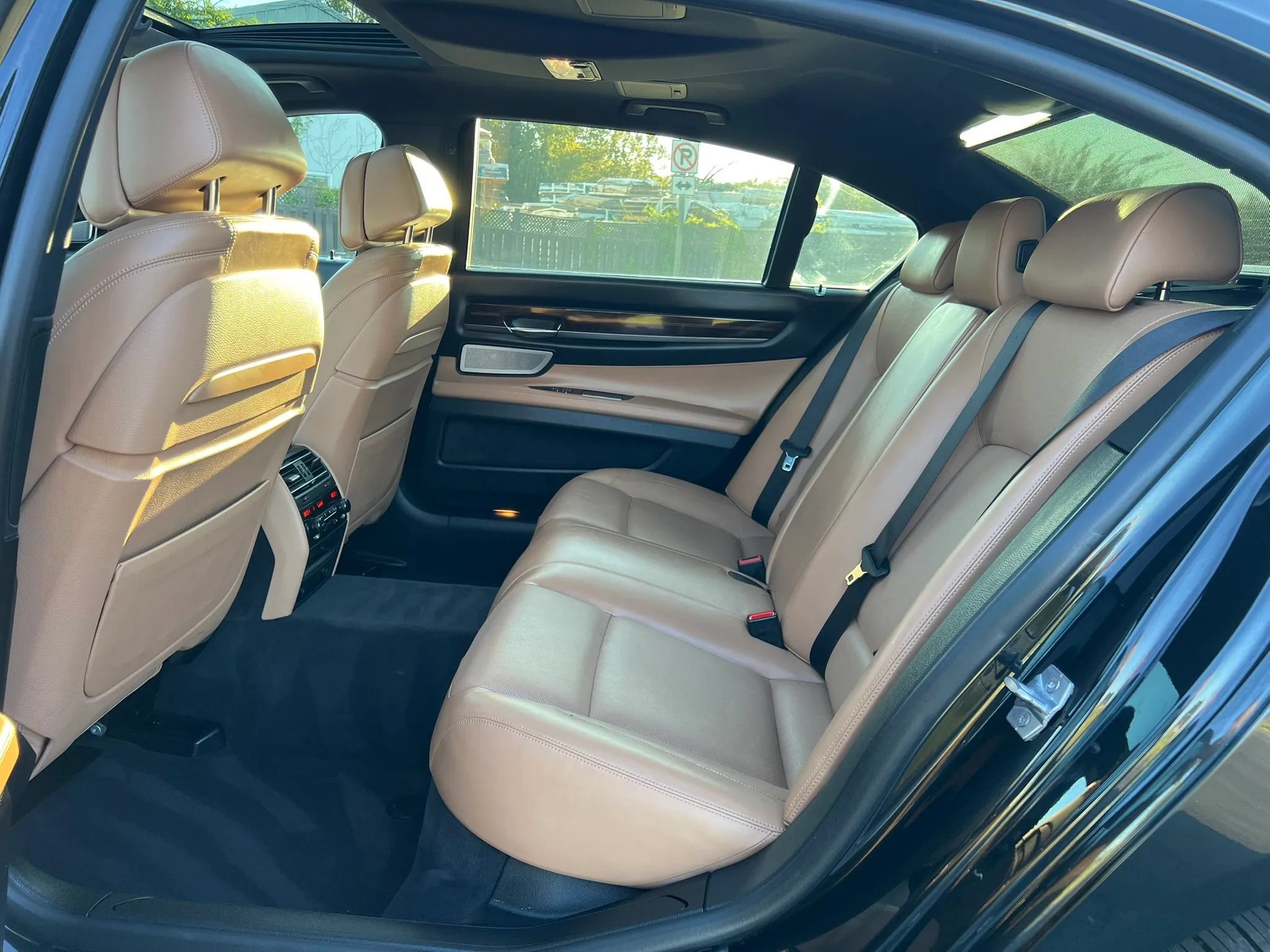 Used 2013 BMW 750Li xDrive w/ Executive Pkg AWD/4WD image 18