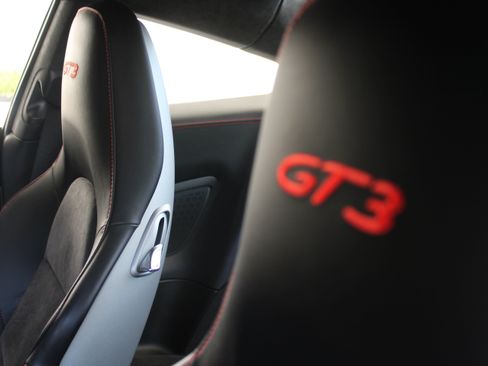 Used 2018 Porsche 911 GT3 RWD image 22