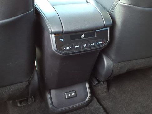 Used 2026 Toyota Highlander XLE AWD/4WD image 12