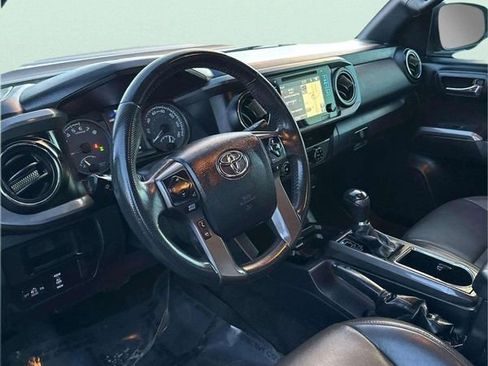 Used 2016 Toyota Tacoma TRD Sport w/ Towing Package image 20