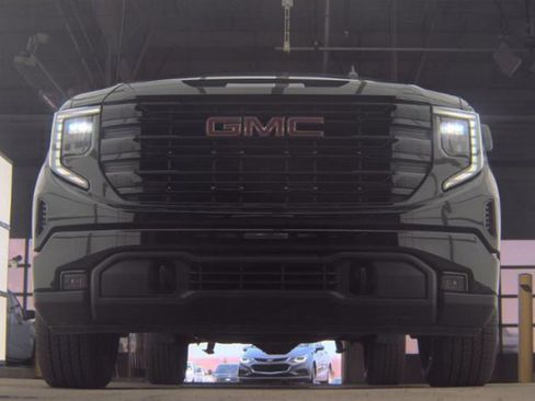 Used 2024 GMC Sierra 1500 Elevation AWD/4WD image 3
