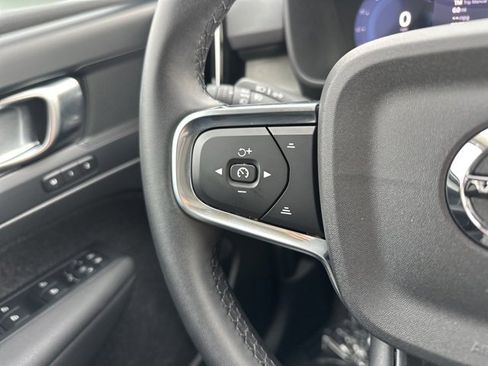 Certified 2025 Volvo XC40 B5 Core image 24