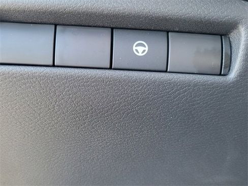 New 2025 Nissan Kicks SR image 16