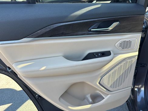 New 2026 Jeep Grand Cherokee Limited w/ Luxury Tech Group II RWD image 27