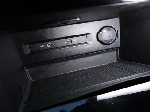 Used 2024 Volkswagen Taos SE FWD image 21