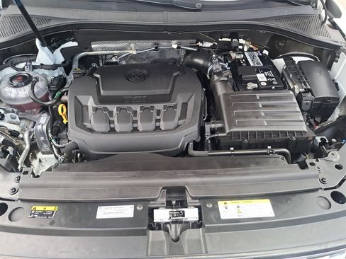 Used 2021 Volkswagen Tiguan S image 33