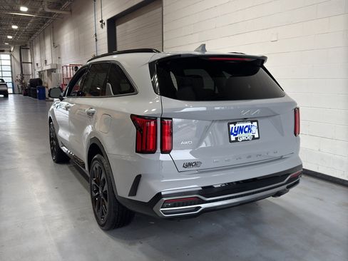 Used 2022 Kia Sorento SX image 3