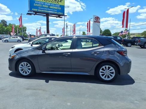 Used 2025 Toyota Corolla SE FWD image 3