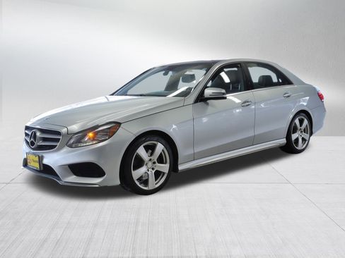 Used 2014 Mercedes-Benz E 350 4MATIC Sedan image 3